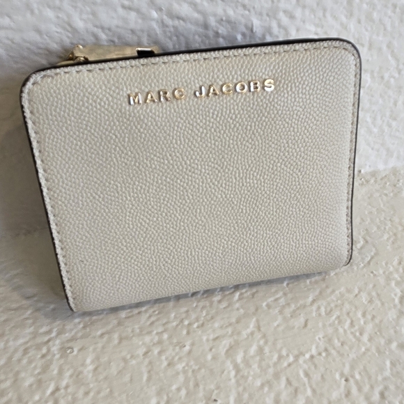 Marc Jacobs Handbags - Marc Jacobs Cream Pebbled Leather Wallet